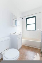 2350 N Spaulding Ave in Chicago, IL - Building Photo - Building Photo