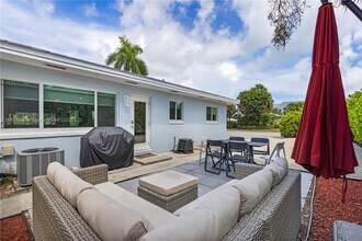 340 Bamboo Rd, Unit 1 & 2 in West Palm Beach, FL - Building Photo - Building Photo
