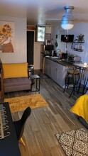 1775 Campbellton Rd SW, Unit Unit3Studio in Atlanta, GA - Building Photo - Building Photo