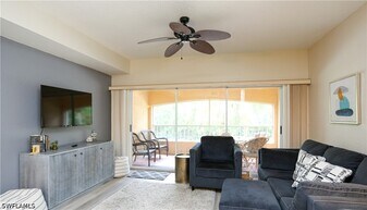 1044 Woodshire Ln in Naples, FL - Building Photo