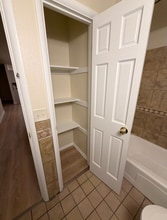 1802 Grange Ave, Unit 101 in Racine, WI - Foto de edificio - Building Photo