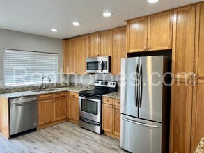 1463-E N Broadway in Escondido, CA - Building Photo - Building Photo