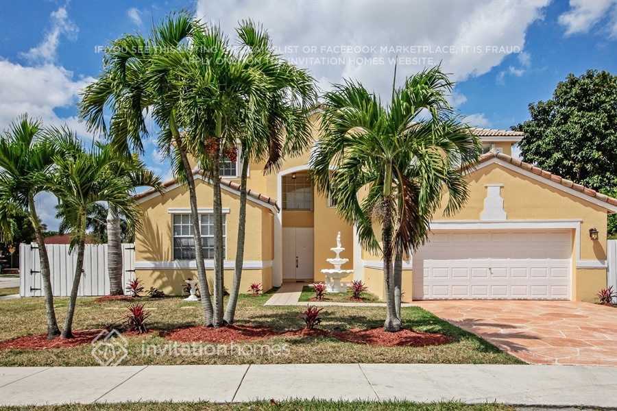 14284 SW 159th Pl in Miami, FL - Building Photo