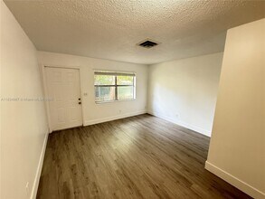1406 Arpeika St in Fort Lauderdale, FL - Building Photo - Building Photo