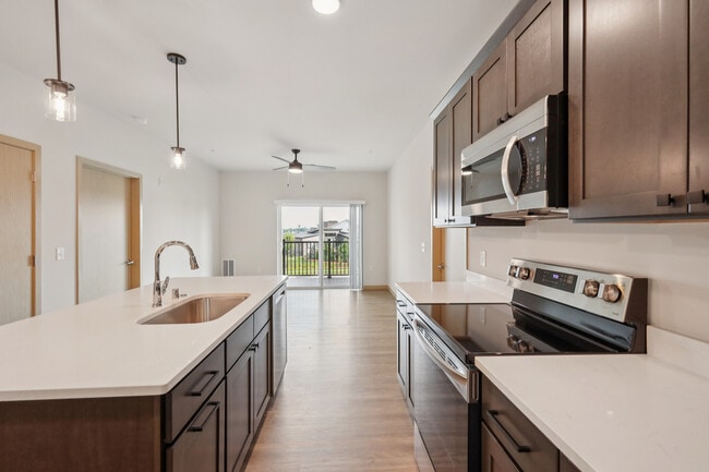 Pleasant Hill Place in Windsor, WI - Building Photo - Building Photo