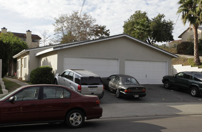 400 W Olive Ave in La Habra, CA - Foto de edificio - Building Photo