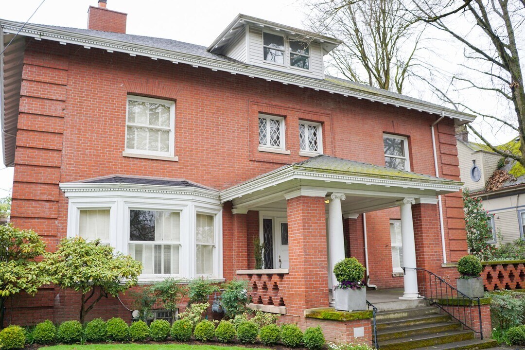 2363 NW Flanders St in Portland, OR - Building Photo