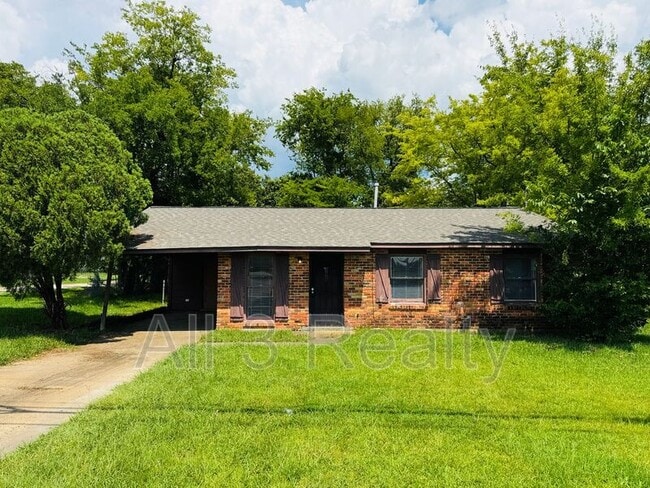 property at 5001 Mobile Hwy