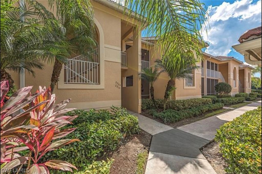 2790 Cypress Trace Cir in Naples, FL - Building Photo