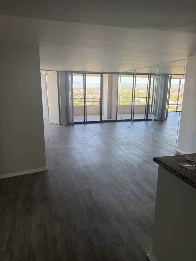 property at 4337 Marina City Dr