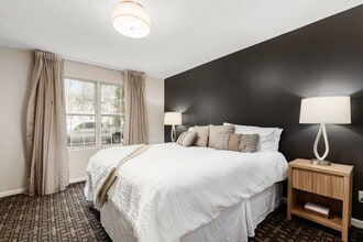 ReVi Worthington Crossing in Columbus, OH - Building Photo - Building Photo