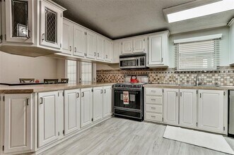 3809 Lands End Ct in Granbury, TX - Building Photo - Building Photo