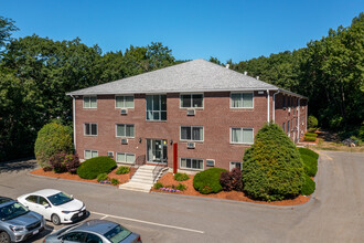 Meadow Lane Apartments in Lowell, MA - Foto de edificio - Building Photo