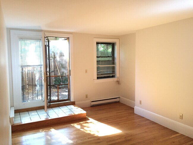 22 Yarmouth St, Unit 1 in Boston, MA - Foto de edificio - Building Photo