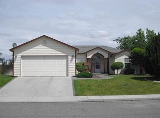 8812 W Bonnie Ave in Kennewick, WA - Building Photo