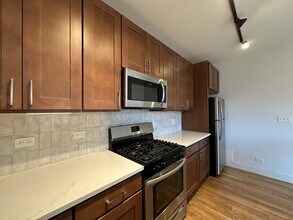 2740 N Spaulding Ave in Chicago, IL - Building Photo - Building Photo