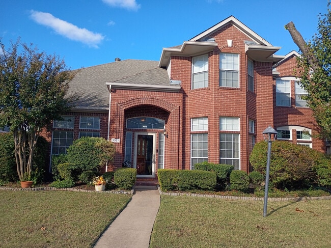 1321 Kentshire Cir in Plano, TX - Foto de edificio - Building Photo