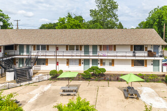 MF-09-The Grove Apartments in Fort Smith, AR - Foto de edificio - Building Photo