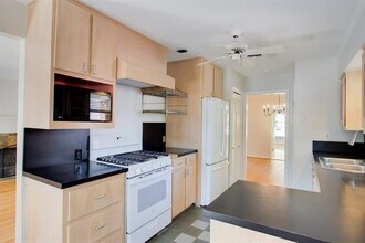 942 Bridget Dr in Dallas, TX - Building Photo - Building Photo