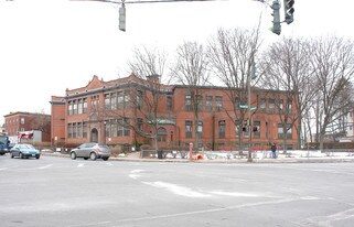 M.D. Fox Manor in Hartford, CT - Building Photo