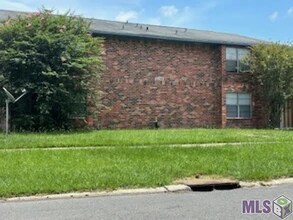 1150 Shilo Ave, Unit B in Baker, LA - Foto de edificio - Building Photo