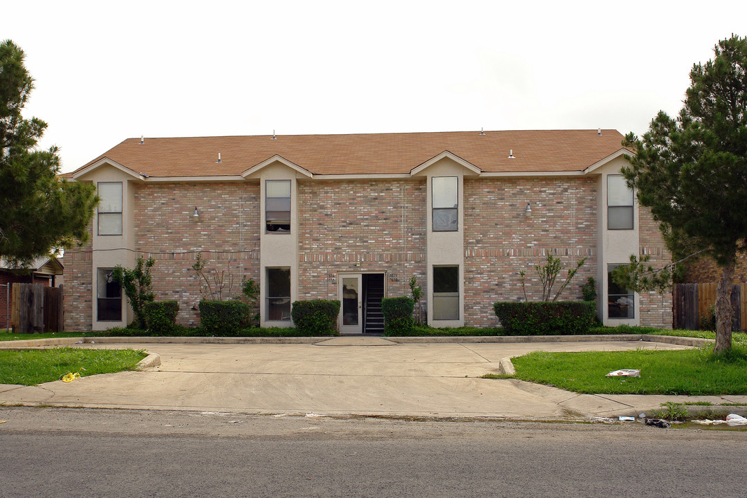 7610 Windsor Oaks in San Antonio, TX - Building Photo