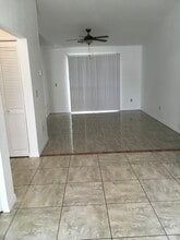 10770 US Hwy 19 N, Unit 5 in Pinellas Park, FL - Foto de edificio - Building Photo