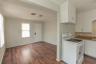 1305 State St in Big Spring, TX - Building Photo - Building Photo