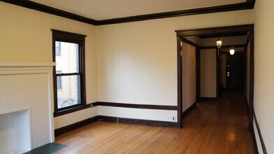 2516 N Sawyer Ave in Chicago, IL - Building Photo - Building Photo