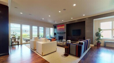 155 Carondelet Plaza in Clayton, MO - Foto de edificio - Building Photo