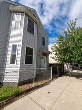 502 Somerville Ave, Unit #2 in Somerville, MA - Foto de edificio - Building Photo