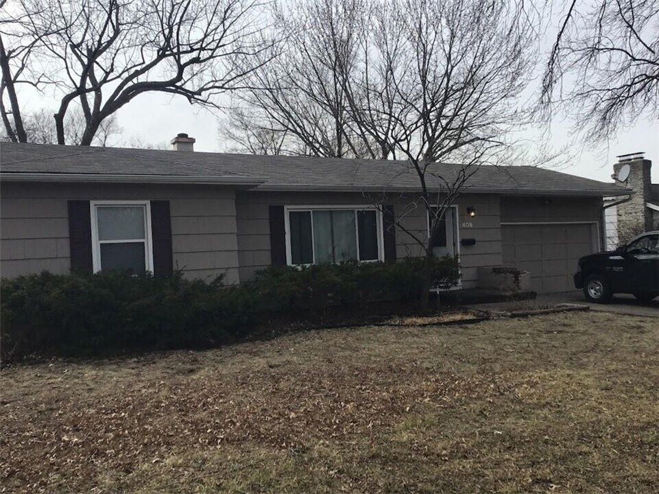 409 E 110th Terrace in Kansas City, MO - Foto de edificio