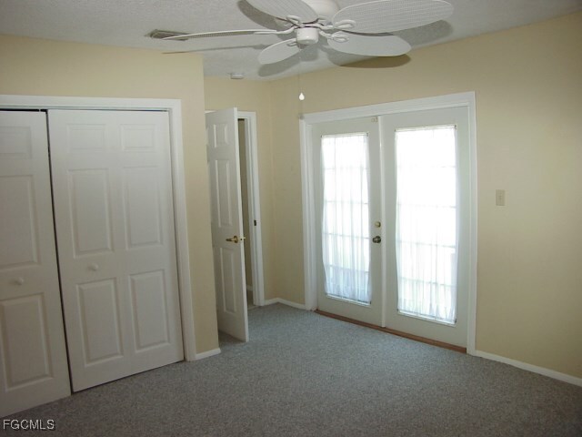 620 Robert Ave in Lehigh Acres, FL - Foto de edificio - Building Photo
