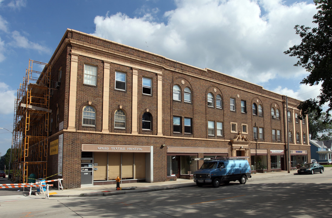 The Georgian Manor in Racine, WI - Building Photo