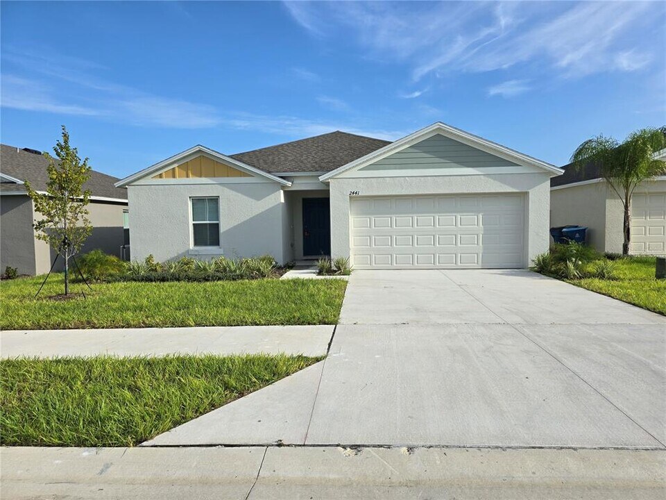 2441 Oakwood Ln in Davenport, FL - Building Photo