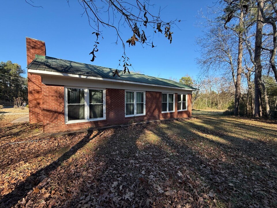 1076 Ingram Mountain Rd in Lilesville, NC - Building Photo