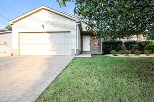 100 Bradford Cir in Hendersonville, TN - Building Photo