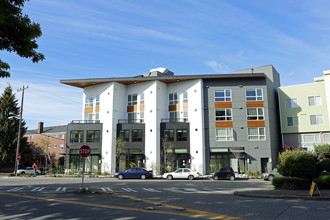 4400 Alaska in Seattle, WA - Foto de edificio - Building Photo