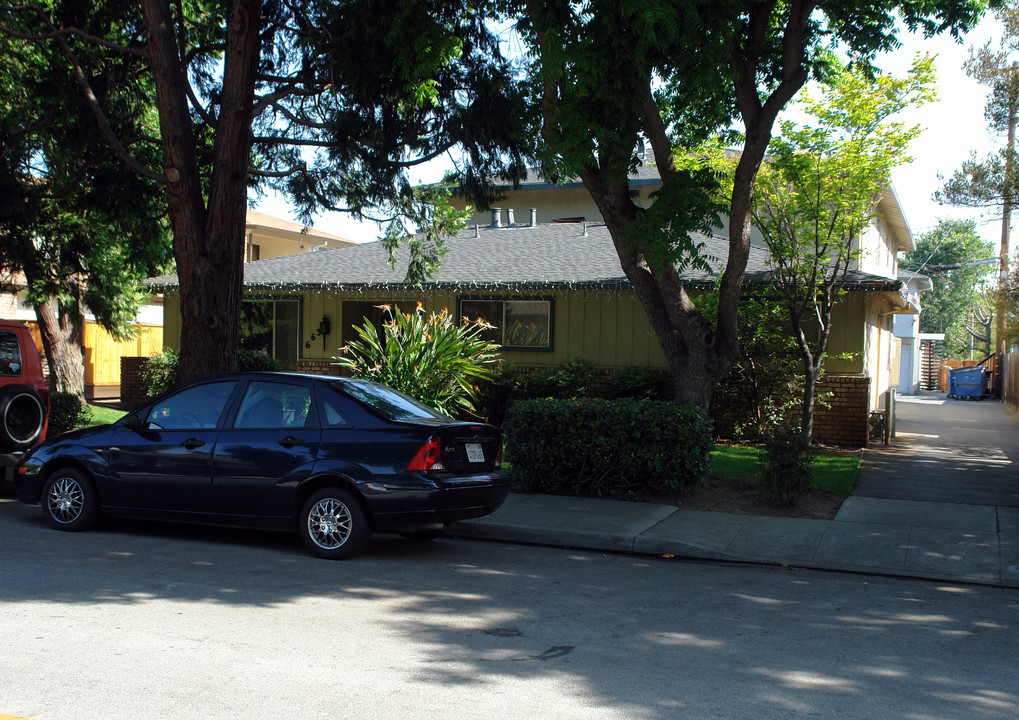 663 Begonia Way in Sunnyvale, CA - Building Photo