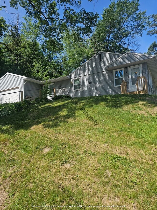 property at 1433 Kirkwood Blvd