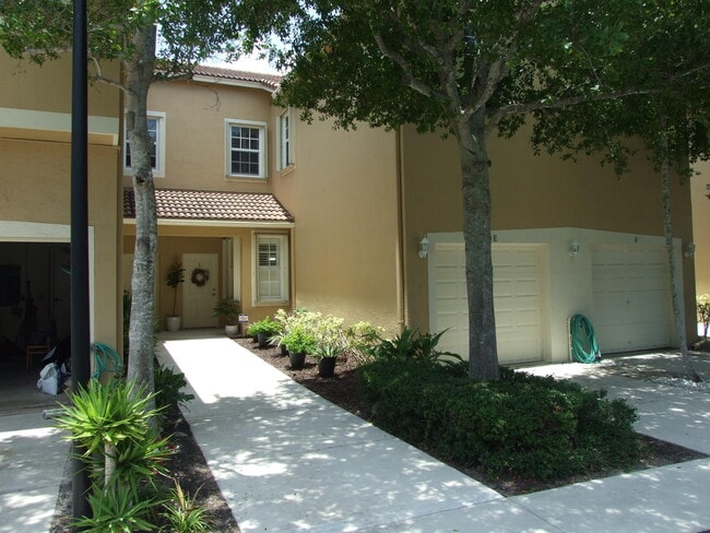 156 Village Blvd in Tequesta, FL - Building Photo - Building Photo