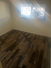 3712 Royal Crest St in Las Vegas, NV - Building Photo - Building Photo