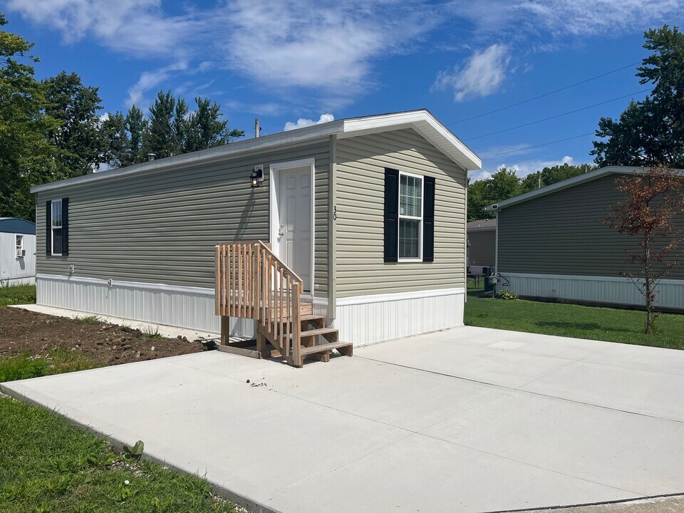 6610 Lear Nagle Rd in North Ridgeville, OH - Building Photo