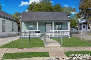 2209 N Flores St in San Antonio, TX - Building Photo - Building Photo
