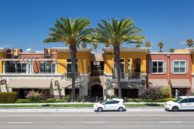 Riviera Coast Apartments in Redondo Beach, CA - Building Photo - Building Photo