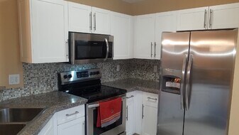 4716 SW 13th Ct in Deerfield Beach, FL - Building Photo