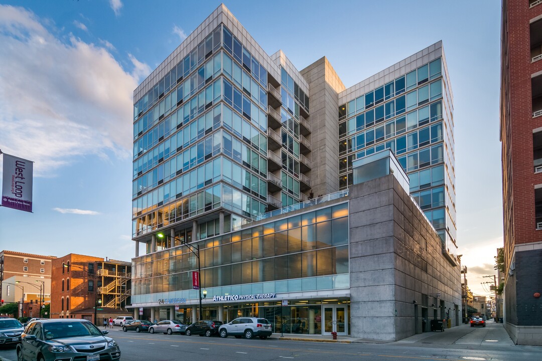 24 S Morgan Apartments in Chicago, IL - Building Photo