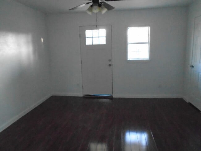 12042 Beechnut St in Houston, TX - Building Photo - Building Photo