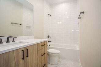 2258 N Southport Ave, Unit 2 in Chicago, IL - Building Photo - Building Photo