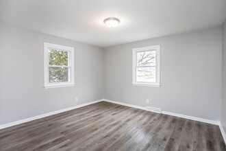 Valley Manor Apartments in Syracuse, NY - Building Photo - Interior Photo